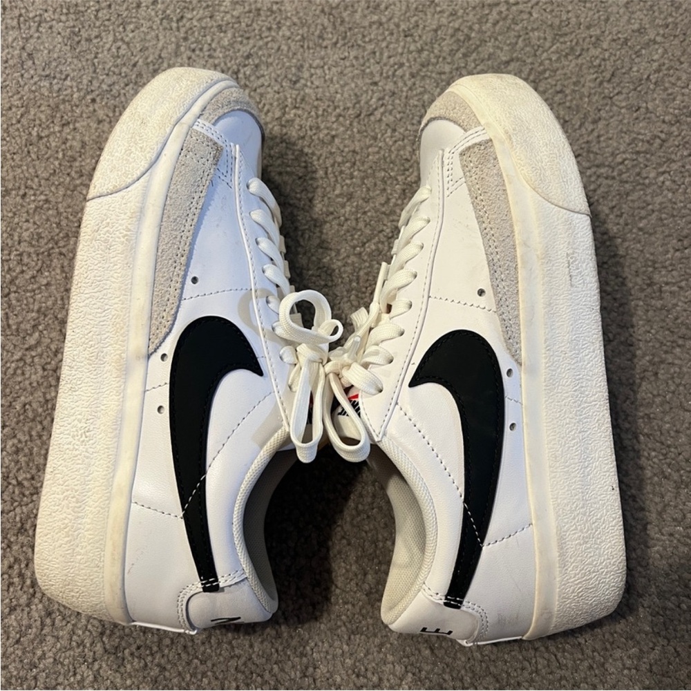 Nike White and Black Low-Top Sneakers